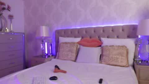 AnnaKarinaX online show from February 4, 6:50 am