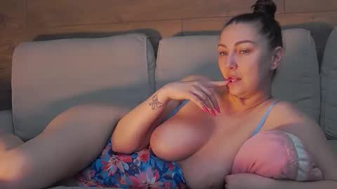 annasplash online show from March 18, 5:13 am