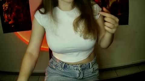 Snapshot of annbelll chatting on September 21, 10:08 am Bella online show from September 21, 10:08 am