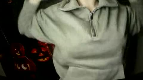 Snapshot of annbelll chatting on October 19, 10:09 am Bella online show from October 19, 10:09 am