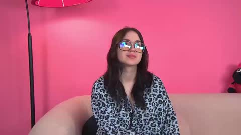 Snapshot of anneavery chatting on October 18, 8:29 am Anne online show from October 18, 8:29 am
