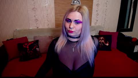 Snapshot of annessixreign chatting on December 11, 9:01 pm AnnessixReign online show from December 11, 9:01 pm