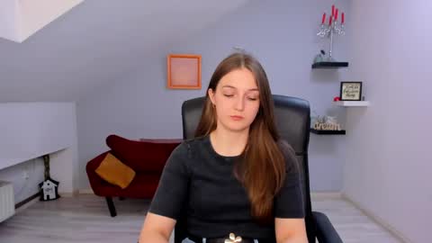 annewilsonn online show from April 14, 12:19 pm