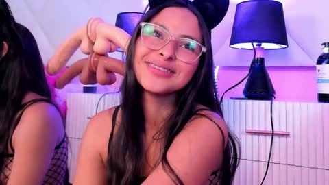 Snapshot of annie_lought chatting on February 18, 4:03 pm online show from February 18, 4:03 pm
