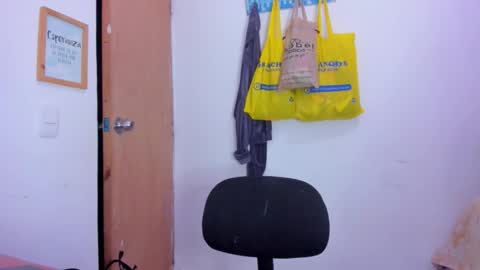 annie_rosse1017 online show from February 4, 4:27 am