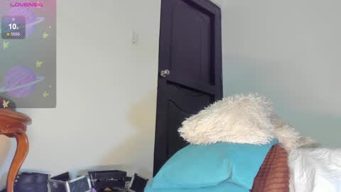 annie_santosx online show from March 6, 4:49 pm