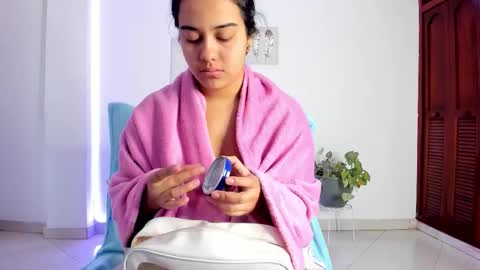 Annie online show from December 22, 1:29 pm