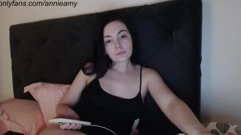 Annie online show from February 24, 7:52 pm