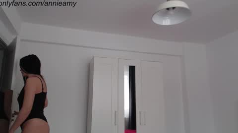 Annie online show from February 17, 1:00 pm