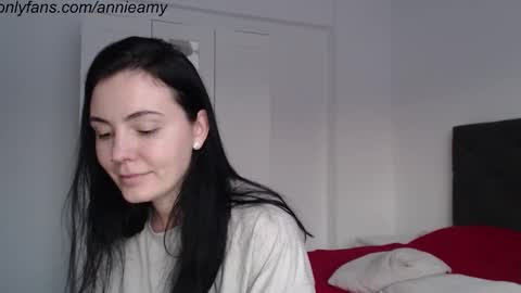 Annie online show from February 19, 3:49 pm