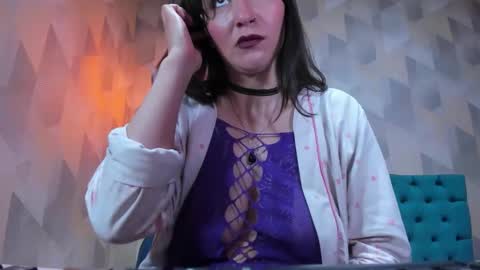 Annie online show from November 20, 6:49 pm