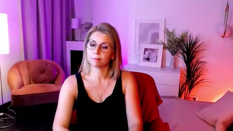 Annie online show from September 19, 6:06 am