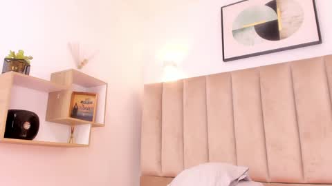 Snapshot of anniie_queen chatting on February 8, 5:40 am Annie Queen online show from February 8, 5:40 am