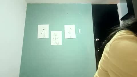 Snapshot of annrousse chatting on October 20, 3:11 am annrousse online show from October 20, 3:11 am