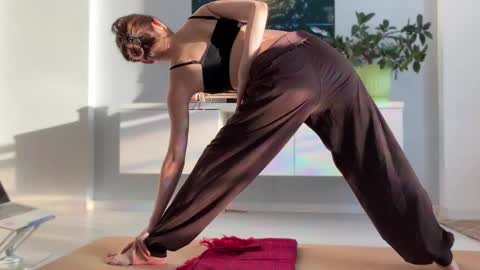 Snapshot of anntics_ chatting on September 17, 3:54 am N  antics online show from September 17, 3:54 am