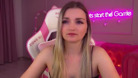 annyraii online show from December 16, 6:42 am