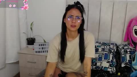 Snapshot of annyroberts_89 chatting on October 18, 11:25 am Anny online show from October 18, 11:25 am