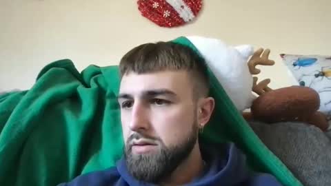 Ant online show from December 12, 6:21 pm