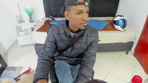 Snapshot of anthoy_wayans chatting on February 11, 12:17 am       online show from February 11, 12:17 am