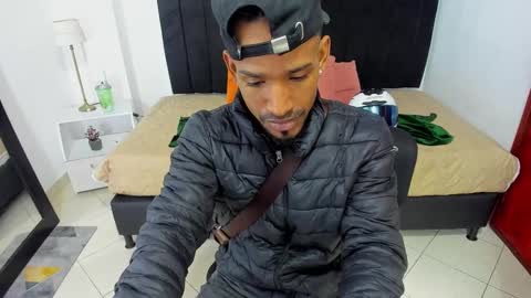 Snapshot of anthoy_wayans chatting on December 3, 11:40 pm       online show from December 3, 11:40 pm