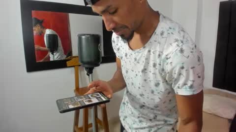 Snapshot of anthoy_wayans chatting on October 24, 1:17 am       online show from October 24, 1:17 am