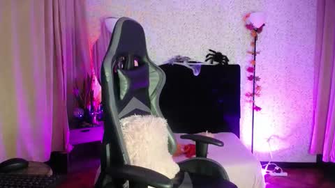 antia_x online show from November 4, 9:38 pm