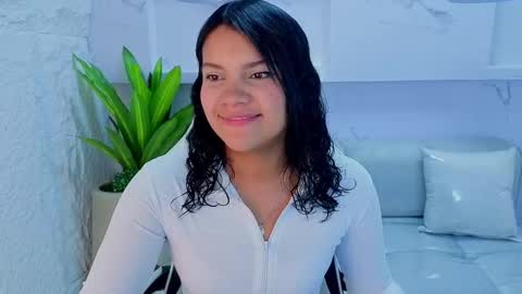 Snapshot of antonela_tp chatting on September 29, 12:48 pm Antonela online show from September 29, 12:48 pm