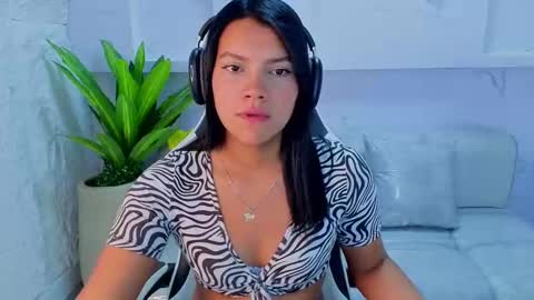 Snapshot of antonela_tp chatting on September 22, 1:04 pm Antonela online show from September 22, 1:04 pm