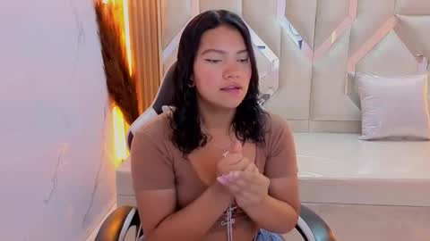 Snapshot of antonela_tp chatting on October 15, 1:34 pm Antonela online show from October 15, 1:34 pm