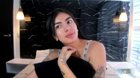 Snapshot of antonella__rouse chatting on February 7, 9:15 pm Antonella online show from February 7, 9:15 pm