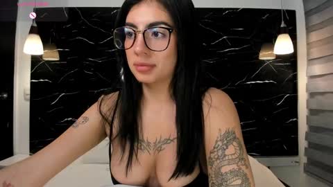 Snapshot of antonella__rouse chatting on March 11, 5:46 am Antonella online show from March 11, 5:46 am