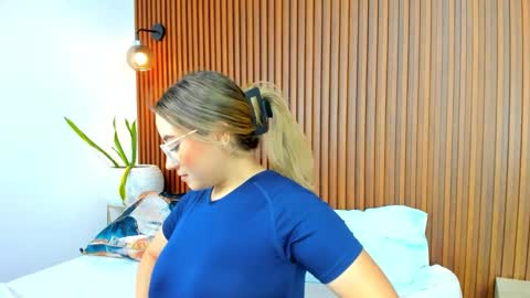 Snapshot of antonella_cutie_ chatting on March 11, 12:11 am A N T O N E L L A online show from March 11, 12:11 am