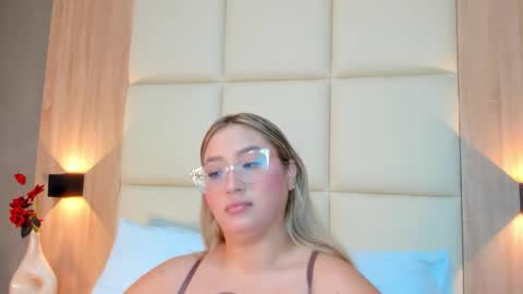 A N T O N E L L A  online show from February 16, 12:25 pm