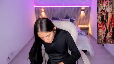 Snapshot of antonella_grayy chatting on February 18, 11:00 am Antonella Grayy online show from February 18, 11:00 am