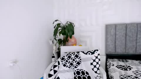 Snapshot of antonella_mcry chatting on March 8, 4:23 am antonella online show from March 8, 4:23 am