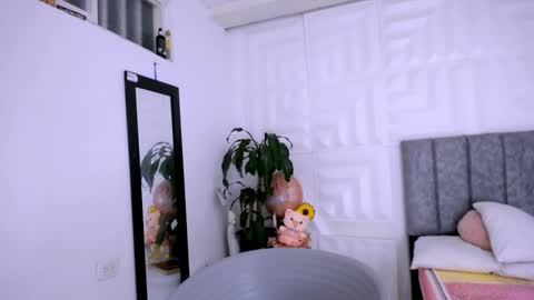 Snapshot of antonella_mcry chatting on February 4, 4:26 am antonella online show from February 4, 4:26 am