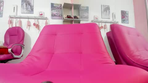 Snapshot of antonellakling_ chatting on September 14, 2:29 pm ANTONELLA online show from September 14, 2:29 pm