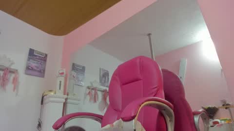 Snapshot of antonellakling_ chatting on March 6, 1:35 pm ANTONELLA online show from March 6, 1:35 pm
