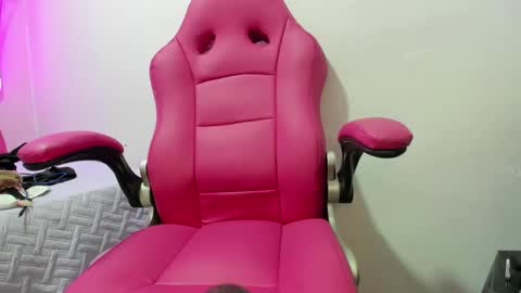 Snapshot of antonellakling_ chatting on October 11, 12:43 pm ANTONELLA online show from October 11, 12:43 pm
