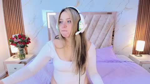 My name is Andrea  thumb up me please its important online show from February 19, 8:19 pm