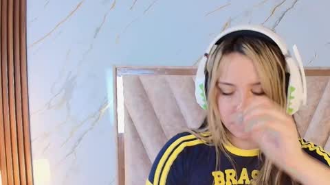 My name is Andrea  thumb up me please its important online show from February 24, 9:18 pm