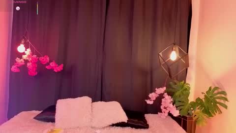 Snapshot of antonellastar24_ chatting on October 19, 3:33 am Antonella online show from October 19, 3:33 am