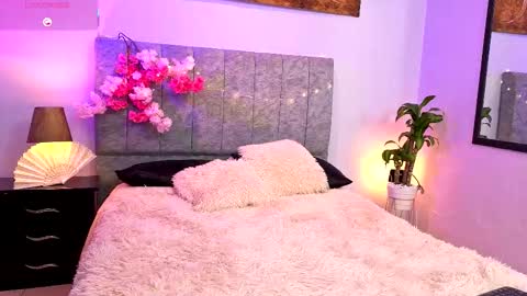 Snapshot of antonellastar24_ chatting on September 26, 9:45 pm Antonella online show from September 26, 9:45 pm