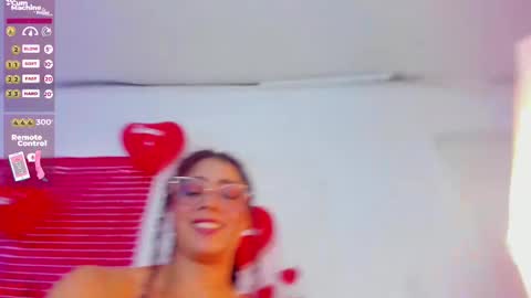 Snapshot of antonellepiercee chatting on February 15, 11:47 pm A N T O N E L L E online show from February 15, 11:47 pm