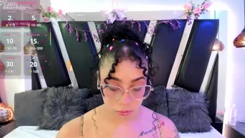 A N T O N E L L E  online show from February 19, 11:42 am