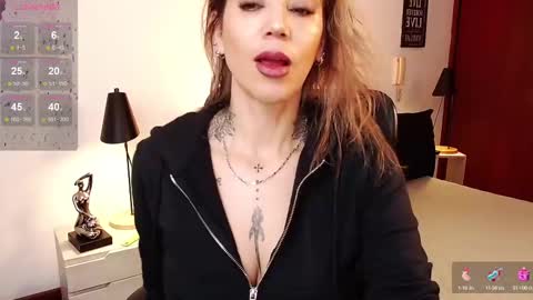 Snapshot of antoniavillamizar chatting on March 2, 9:10 am Anto online show from March 2, 9:10 am