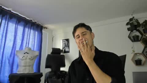 Snapshot of antonnello_ chatting on March 12, 6:43 pm antonnello_ online show from March 12, 6:43 pm