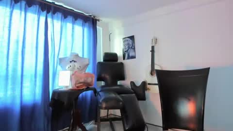 Snapshot of antonnello_ chatting on February 22, 9:26 pm antonnello_ online show from February 22, 9:26 pm