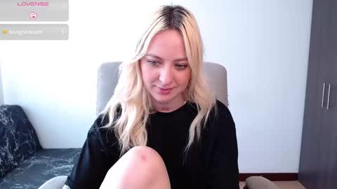 Antonia online show from December 12, 5:04 pm