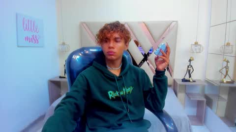 anyelotwink online show from February 15, 1:10 pm